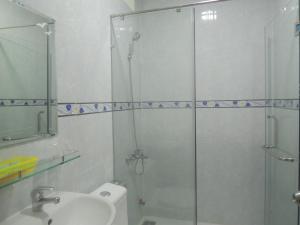 Koupelna v ubytování Hotel Khoa Văn + 21 fotografií