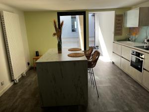 Η κουζίνα ή μικρή κουζίνα στο Cosy room +2 φωτογραφίες