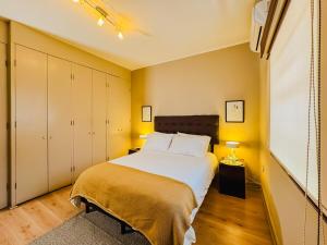 a bedroom with a large bed with yellow walls at Departament en Polanco, CiudadDeMéxico in Mexico City