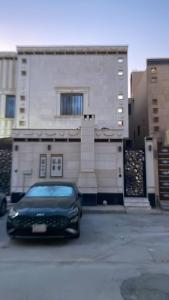 a black car parked in front of a building at سندباد in Riyadh