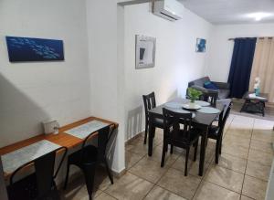 a dining room and living room with a table and chairs at Casa céntrica, en privada con acceso controlado in Hermosillo