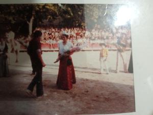 two people dancing in front of a crowd of people at La maison d Adélaïde in Saint-Laurent-dʼAigouze
