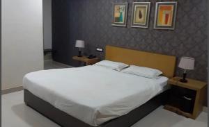 Ένα ή περισσότερα κρεβάτια σε δωμάτιο στο Hotel Kasturi International