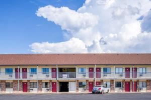 a building with a car parked in front of it at Capital O Aurora Inn Monett US 60 in Aurora
