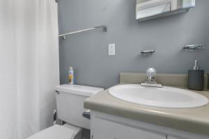 Bilik mandi di 32nd Norwood Nest +44 gambar