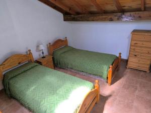 a bedroom with two beds and a dresser at El Rincón De La Playa in Santa Clara del Mar
