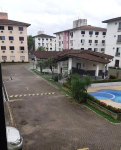 a view of a parking lot with buildings in the background at Apartamento 2 Quartos , Ananindeua para C0P30 in Ananindeua
