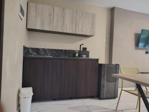 a kitchen with a sink and a counter top at Laureles del parque loft in Barranquilla