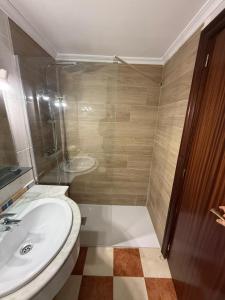 a bathroom with a sink and a glass shower at Piso completo en Calle Tibi in San Vicente del Raspeig