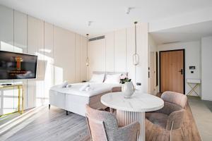 TV a/nebo společenská místnost v ubytování Towarowa Towers Warsaw