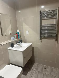 Ένα μπάνιο στο Room Imperial