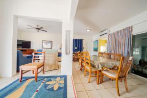 a dining room and living room with a table and chairs at Pool Home Near Palm Beach Plaza – Sleeps 13 in Saliña Cerca