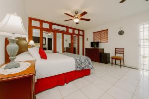 a bedroom with a large bed and a ceiling fan at Pool Home Near Palm Beach Plaza – Sleeps 13 in Saliña Cerca +35 photos