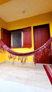 a room with a purple ribbon hanging from the ceiling at Flora Suítes Paraty in Paraty