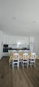 a kitchen with a table and chairs in a kitchen at Boa Passagem AL in Bicas