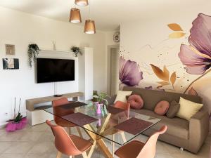 TV a/nebo společenská místnost v ubytování AgoRa Family House