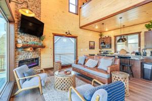 Η κουζίνα ή μικρή κουζίνα στο Lakeside Bear Lodge +51 φωτογραφίες