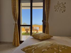 Postel nebo postele na pokoji v ubytování AgoRa Family House