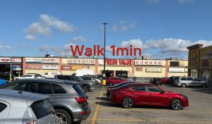 Фотография из галереи 9mins airport 1 min to shopping mall в Торонто