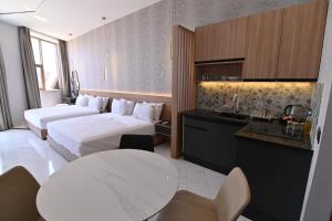 Ένα ή περισσότερα κρεβάτια σε δωμάτιο στο La villa luxury suites +109 φωτογραφίες