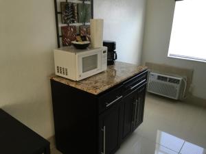 a microwave sitting on top of a counter in a kitchen at Pelican By The Sea in Pompano Beach