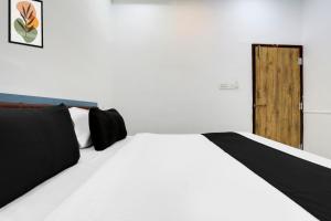 Gallery image of Hotel O LAHARI LUXURY ROOMS in Warangal +28 photos