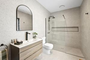 a bathroom with a sink and a toilet and a shower at Evies Cottage i Belmont Suites I regionalXscapes in Belmont +28 photos