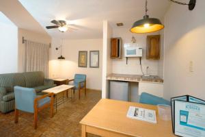 a living room with a couch and a table at Hotel Suites Kino in Hermosillo