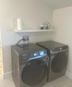 a washing machine and a washer in a room at Luxury oceanfront escape in Neguac