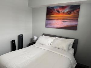 Ένα ή περισσότερα κρεβάτια σε δωμάτιο στο Cozy Nest - 2 Bed Rooms Suite at Glacier Ridge