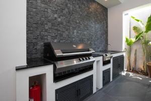 Imagen de la galería de Andaman Paradise 2 Luxury 4 Bedrooms Pool Villa, en Rawai Beach