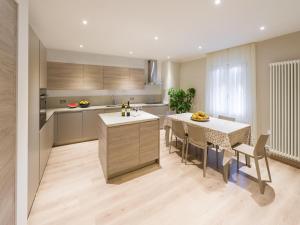 Nhà bếp/bếp nhỏ tại Pink Lady Spacious Apartment in Brez