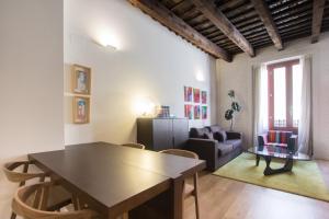 A seating area at Valencia Luxury - Boutique Redonda