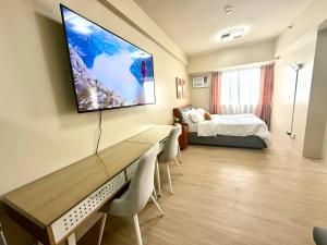 Ένα ή περισσότερα κρεβάτια σε δωμάτιο στο Avida Dos in Iloilo City Ayala Property Rentals by Madz