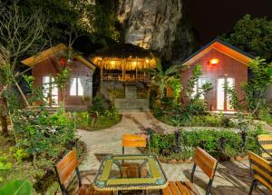 Κήπος έξω από το Trang An River View Homestay