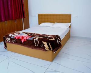 Giường trong phòng chung tại Eliezer Holiday Home By Teal Luxury Stays - Munnar