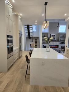 Gallery image of Luxury 5 BR, Gym, Sauna, Thtr, OD FP & Ktcn, Lake in Burlington