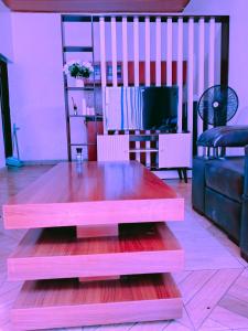 Μια τηλεόραση ή/και κέντρο ψυχαγωγίας στο Affordable luxury apartment, walk to city cente +3 φωτογραφίες