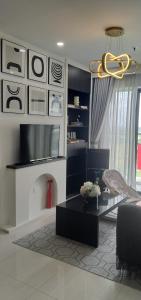 a living room with a table and a fireplace at LOVE HOME-Luxury&chill Apart Hue city-2bed-5'Trang tien in Hue