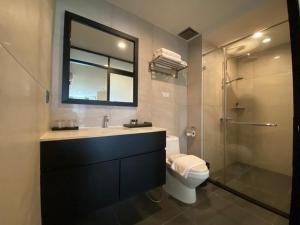 Bilik mandi di R Hotel Aeropod +26 gambar
