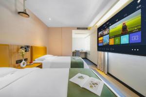 TV a/nebo společenská místnost v ubytování GreenTree Inn Shangrao Wuyishan Avenue Meide Yinxiang