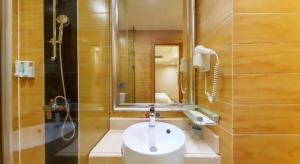 Ένα μπάνιο στο GreenTree Alliance Hotel Shenzhen Futian District Xiangmi Lake Xiangmei Mountain Metro Station