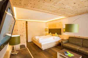 TV a/nebo společenská místnost v ubytování Hotel Bäckelar Wirt Superior