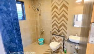 Ένα μπάνιο στο Malhar Mist Villa +4 φωτογραφίες