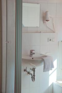 a bathroom with a sink and a mirror at Doernersches Haus in Walldorf