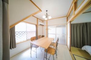 a dining room with a table and chairs in a room at INARI guest house 栗林公園徒歩3分 二棟貸切 駐車場一台無料 in Takamatsu +64 photos
