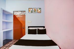 Ένα ή περισσότερα κρεβάτια σε δωμάτιο στο Hotel O Jannat Galaxy