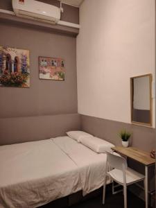 Postel nebo postele na pokoji v ubytování F02 CoLiving Tebrau City 6min walk to AEON & Toppen & Ikea