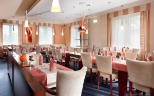Reštaurácia alebo iné gastronomické zariadenie v ubytovaní Francis Palace