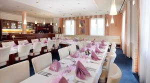 Reštaurácia alebo iné gastronomické zariadenie v ubytovaní Francis Palace
